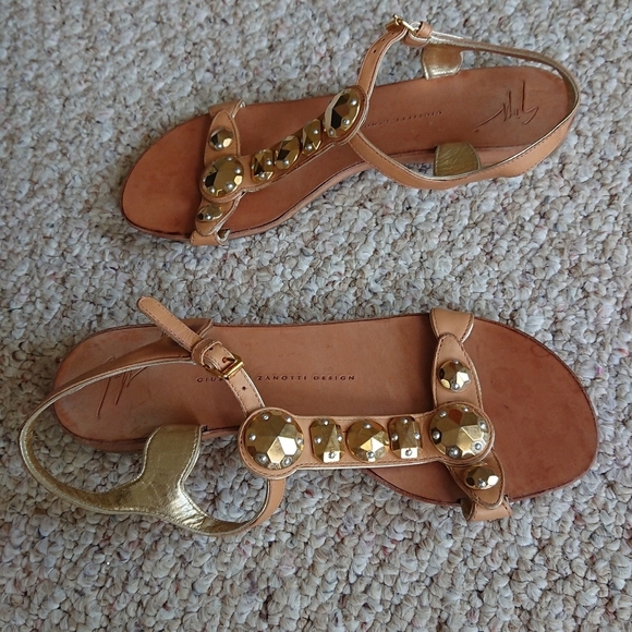 Giuseppe Zanotti Tan Sandals with Gold embellishment size 36 - Picture 11 of 12